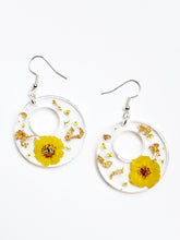 Load image into Gallery viewer, Aimee Floral Round Earrings
