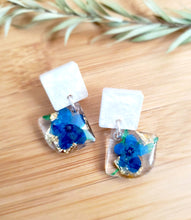 Load image into Gallery viewer, Manasvi Floral Earrings
