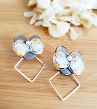 Load image into Gallery viewer, Lucy Floral Post Earrings
